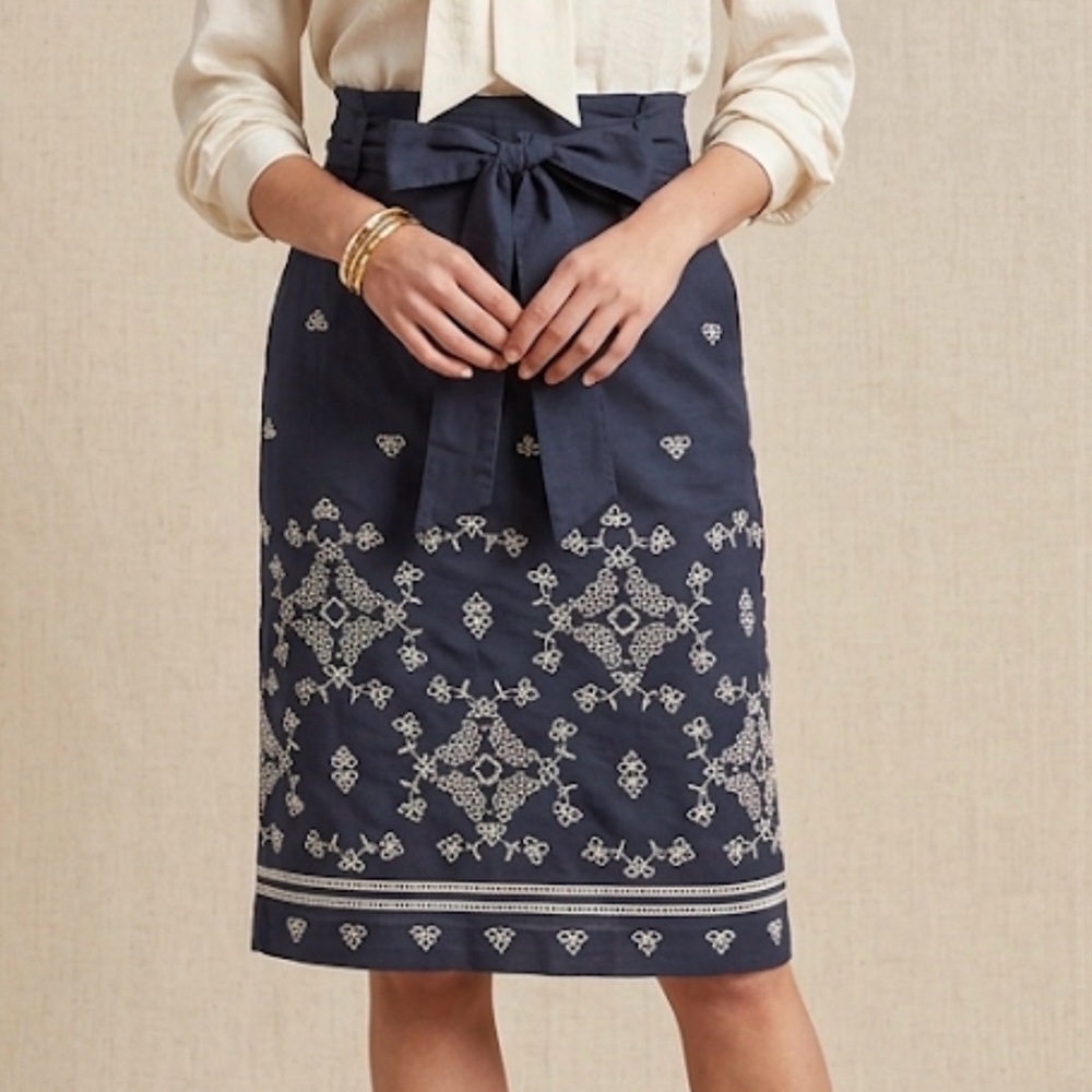 Ann Taylor Navy Blue White Floral Embroidered Tie Waist Pencil Skirt Size 0